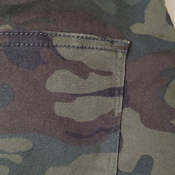 Sanctuary Camo Asymmetrical Frayed Hem Mini Skirt Size 28 - Picture 13 of 13